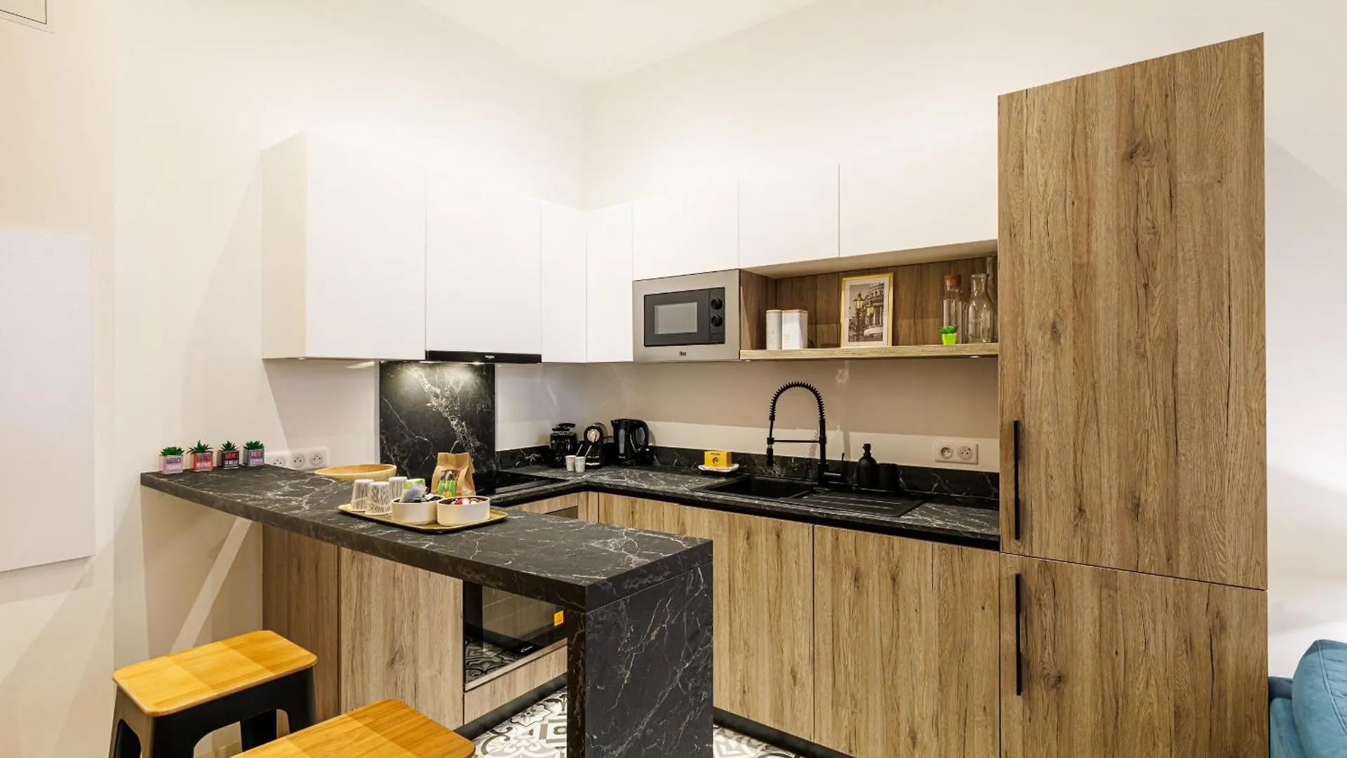 דירות ניס Chic & Cozy 2 Bdr Heart Of The Old Town 0*,